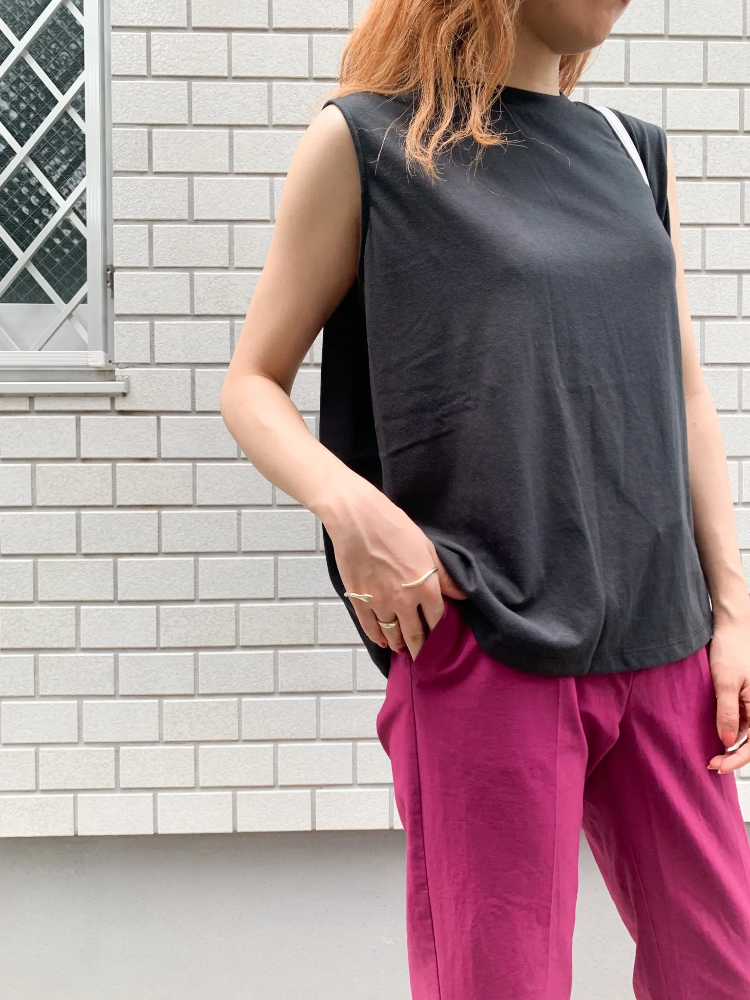 Airy Sleeveless T-shirt